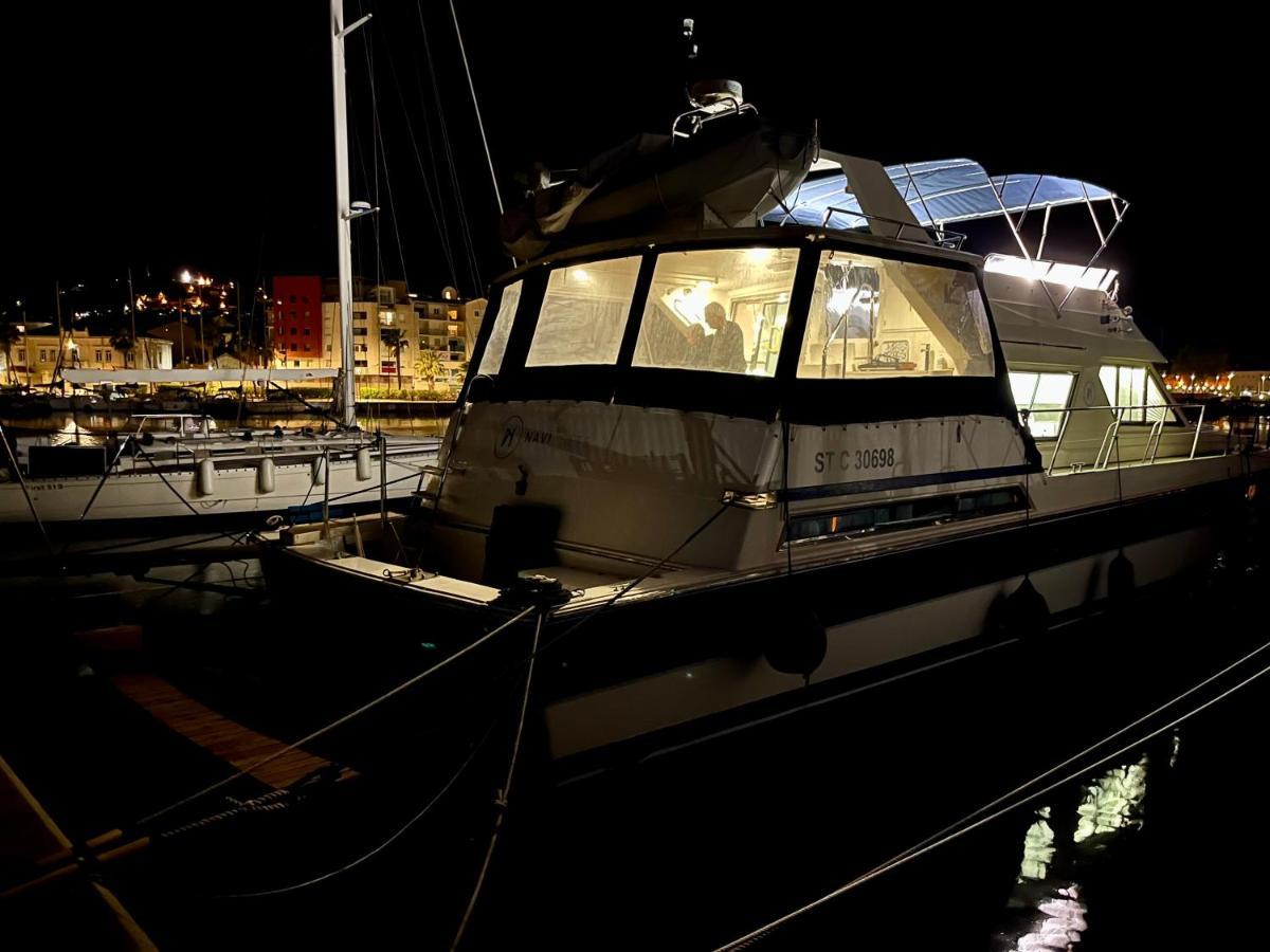 Navi Yacht A Sete, 2 A 8 Couchages, Privatif Hotel Exterior photo