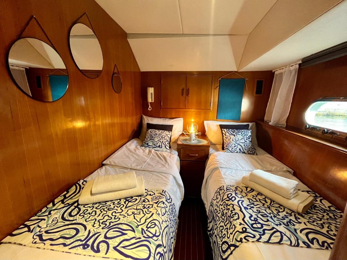 Navi Yacht A Sete, 2 A 8 Couchages, Privatif Hotel Exterior photo